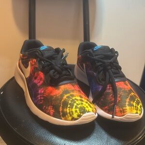 Nike Boy’s Tanjun Black Tie-Dye Sneakers Size 2y